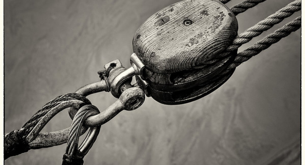 Large chain and pulley monochrome