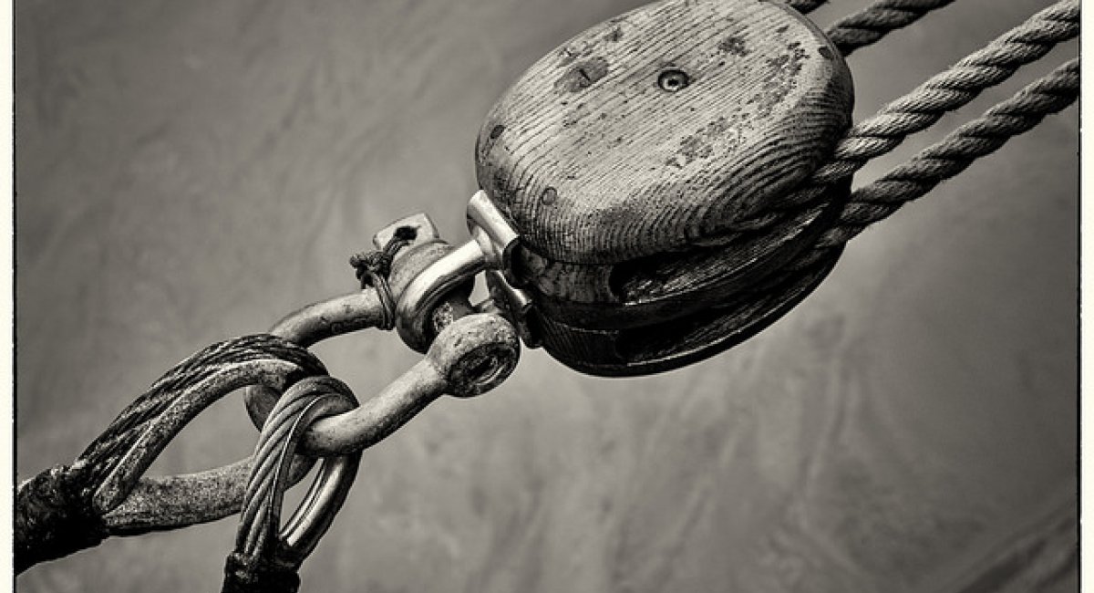 Strong connections are vital! large pulley linked to chain