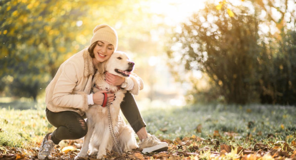 A young woman hugging her dog