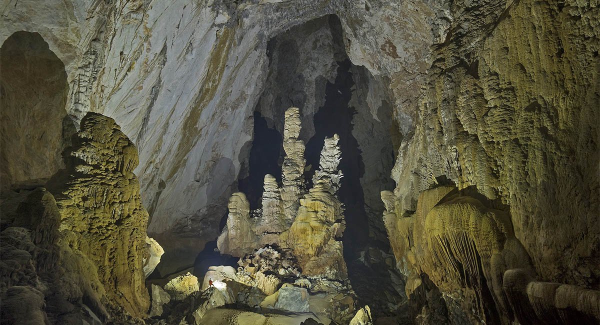  Large stalagmites in the passage of Son Doong Cave